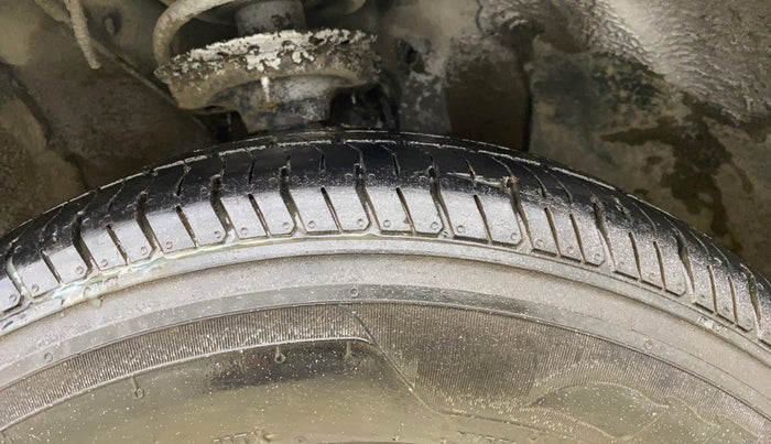 2017 Hyundai Elite i20 SPORTZ 1.2, Petrol, Manual, 73,081 km, Right Front Tyre Tread