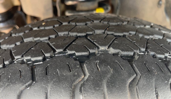 2017 Mahindra TUV300 T10, Diesel, Manual, 1,16,846 km, Left Front Tyre Tread