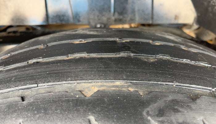 2017 Mahindra TUV300 T10, Diesel, Manual, 1,16,846 km, Left Rear Tyre Tread