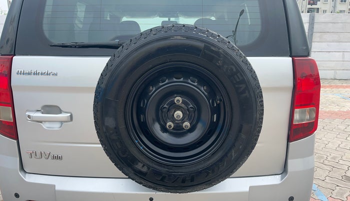 2017 Mahindra TUV300 T10, Diesel, Manual, 1,16,846 km, Spare Tyre