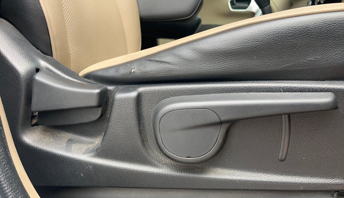 2017 Mahindra TUV300 T10, Diesel, Manual, 1,16,846 km, Driver Side Adjustment Panel