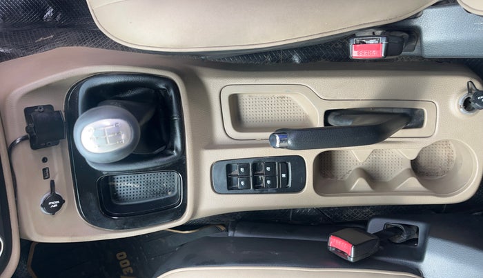 2017 Mahindra TUV300 T10, Diesel, Manual, 1,16,846 km, Gear Lever