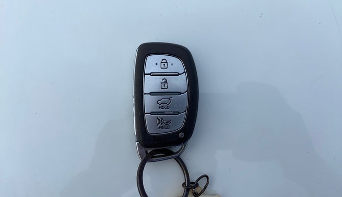 2020 Hyundai VENUE SX PLUS 1.0 TURBO DCT, Petrol, Automatic, 76,992 km, Key Close Up