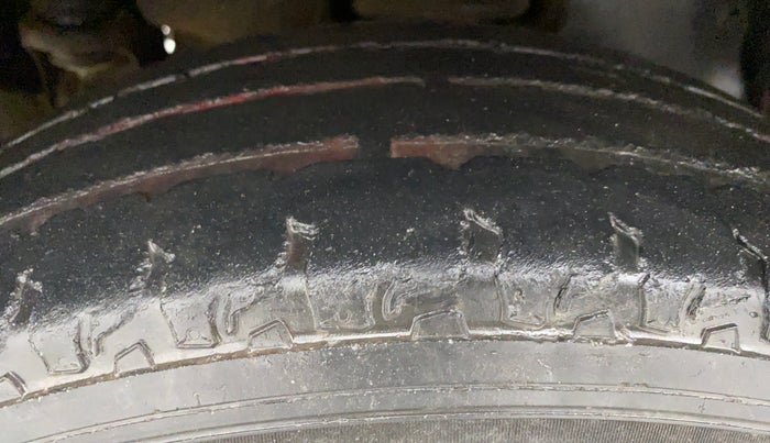 2019 Mahindra TUV300 T4+, Diesel, Manual, 43,107 km, Left Front Tyre Tread