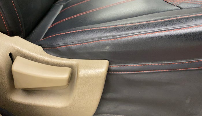 2019 Mahindra TUV300 T4+, Diesel, Manual, 43,107 km, Driver Side Adjustment Panel