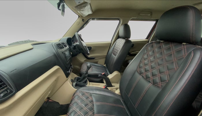 2019 Mahindra TUV300 T4+, Diesel, Manual, 43,107 km, Right Side Front Door Cabin