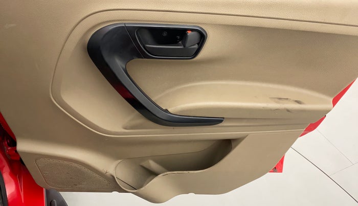 2019 Mahindra TUV300 T4+, Diesel, Manual, 43,107 km, Driver Side Door Panels Control