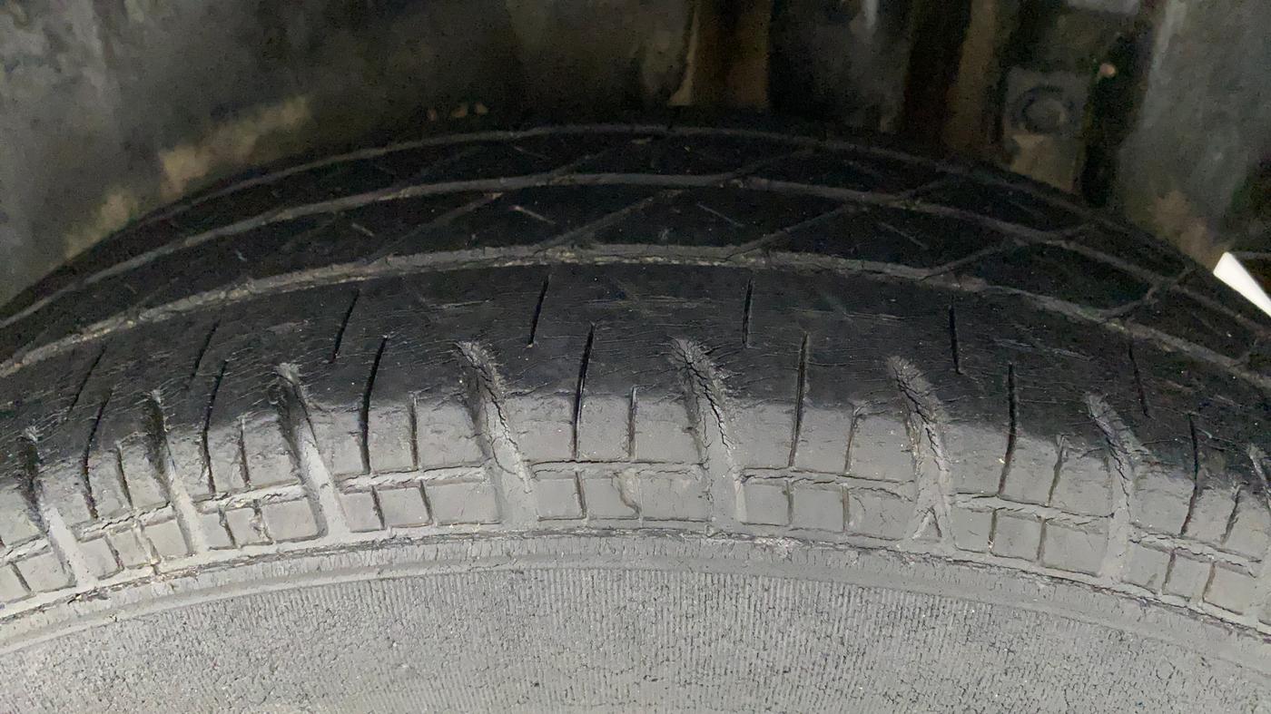 2013 Maruti Swift VXI, Petrol, Manual, 49,347 km, Left Rear Tyre Tread
