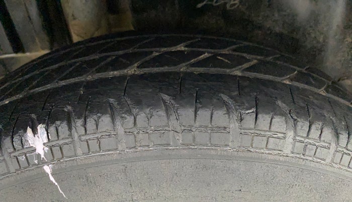 2013 Maruti Swift VXI, Petrol, Manual, 49,347 km, Right Rear Tyre Tread