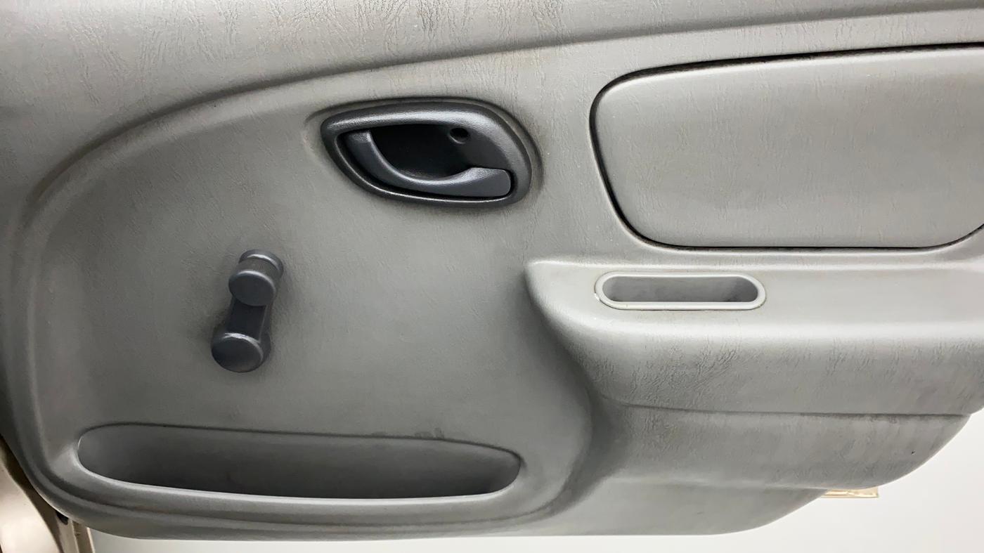 2013 Maruti Alto K10 LXI, Petrol, Manual, 31,463 km, Driver Side Door Panels Control