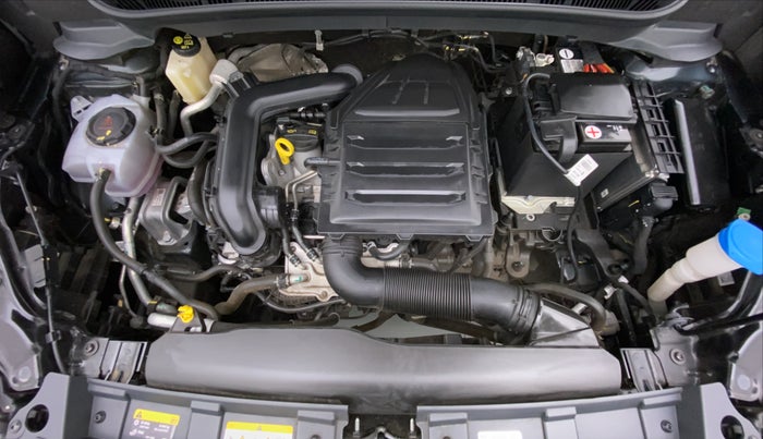 2022 Volkswagen TAIGUN TOPLINE 1.0 TSI MT, Petrol, Manual, 3,686 km, Open Bonet