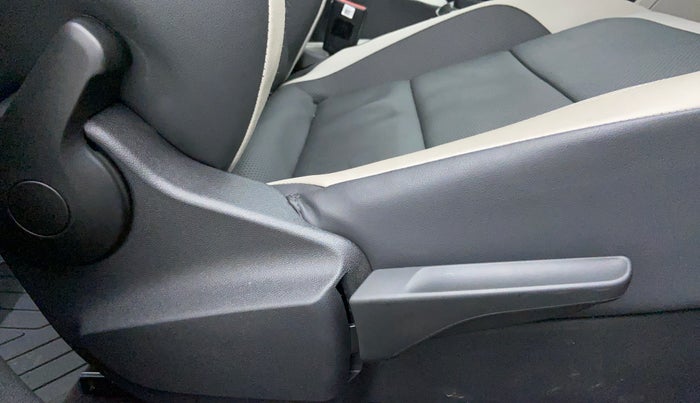 2022 Volkswagen TAIGUN TOPLINE 1.0 TSI MT, Petrol, Manual, 3,686 km, Driver Side Adjustment Panel