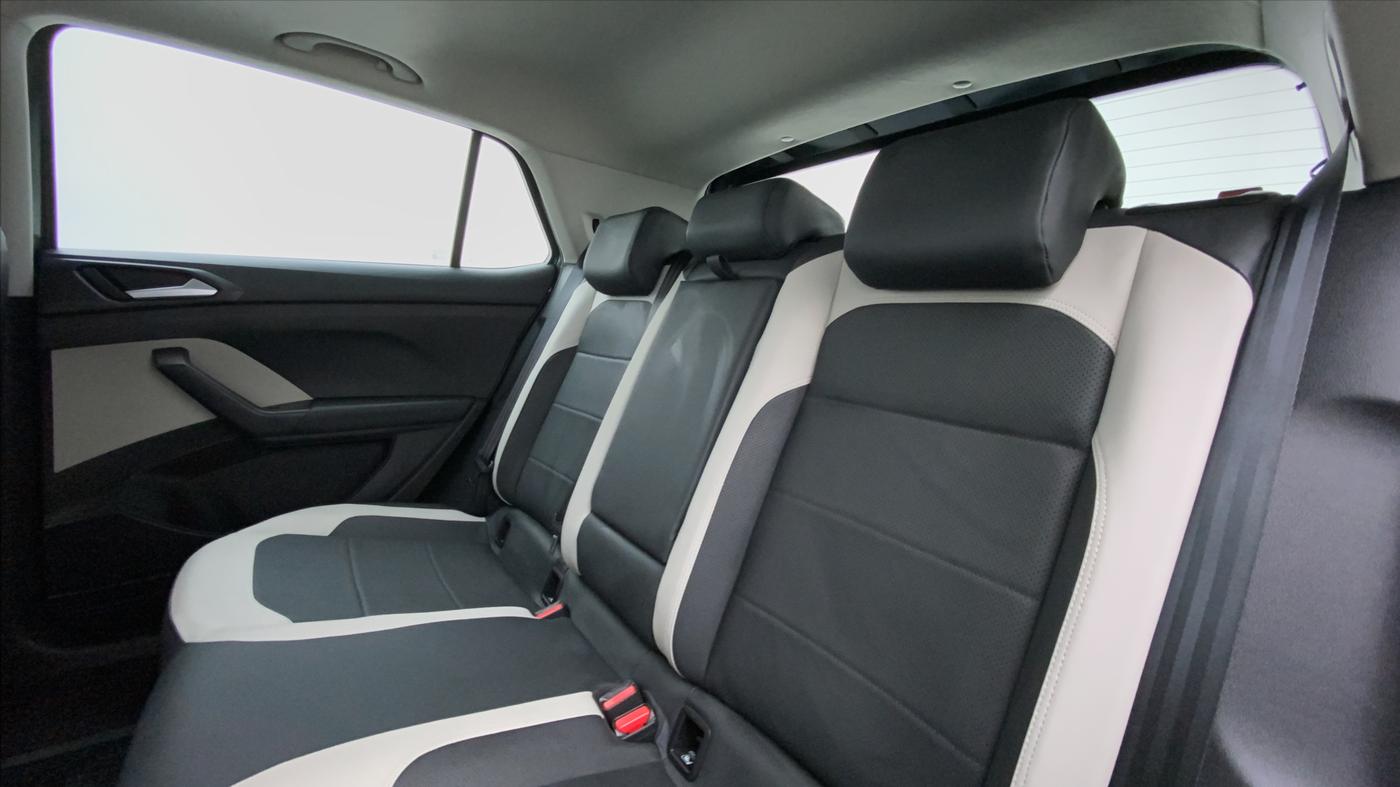 2022 Volkswagen TAIGUN TOPLINE 1.0 TSI MT, Petrol, Manual, 3,686 km, Right Side Rear Door Cabin