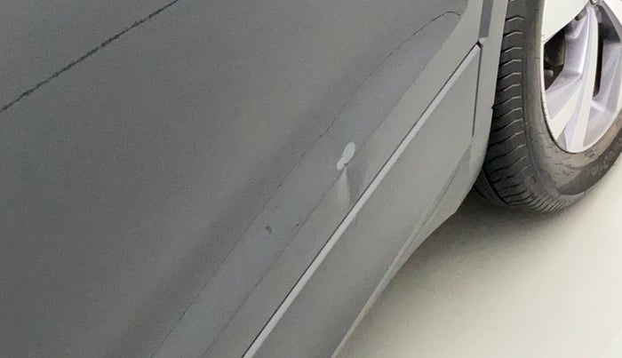 2022 Volkswagen TAIGUN TOPLINE 1.0 TSI MT, Petrol, Manual, 3,686 km, Rear left door - Slightly dented