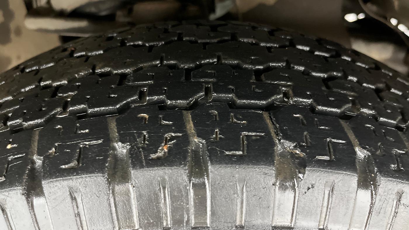 2017 Tata Hexa XE 4X2 7 STR, Diesel, Manual, 40,406 km, Left Front Tyre Tread