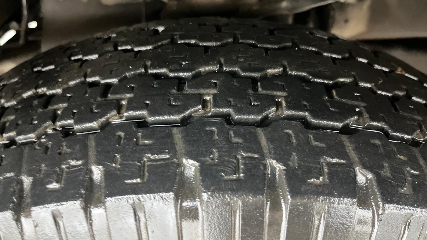 2017 Tata Hexa XE 4X2 7 STR, Diesel, Manual, 40,406 km, Right Front Tyre Tread