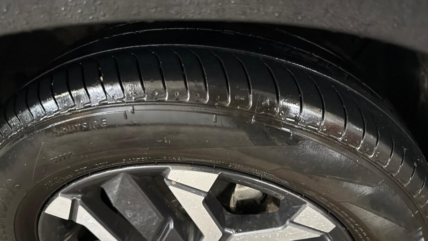 2024 Hyundai EXTER SX 1.2 AMT DUAL TONE, Petrol, Automatic, 15,553 km, Right Front Tyre Tread