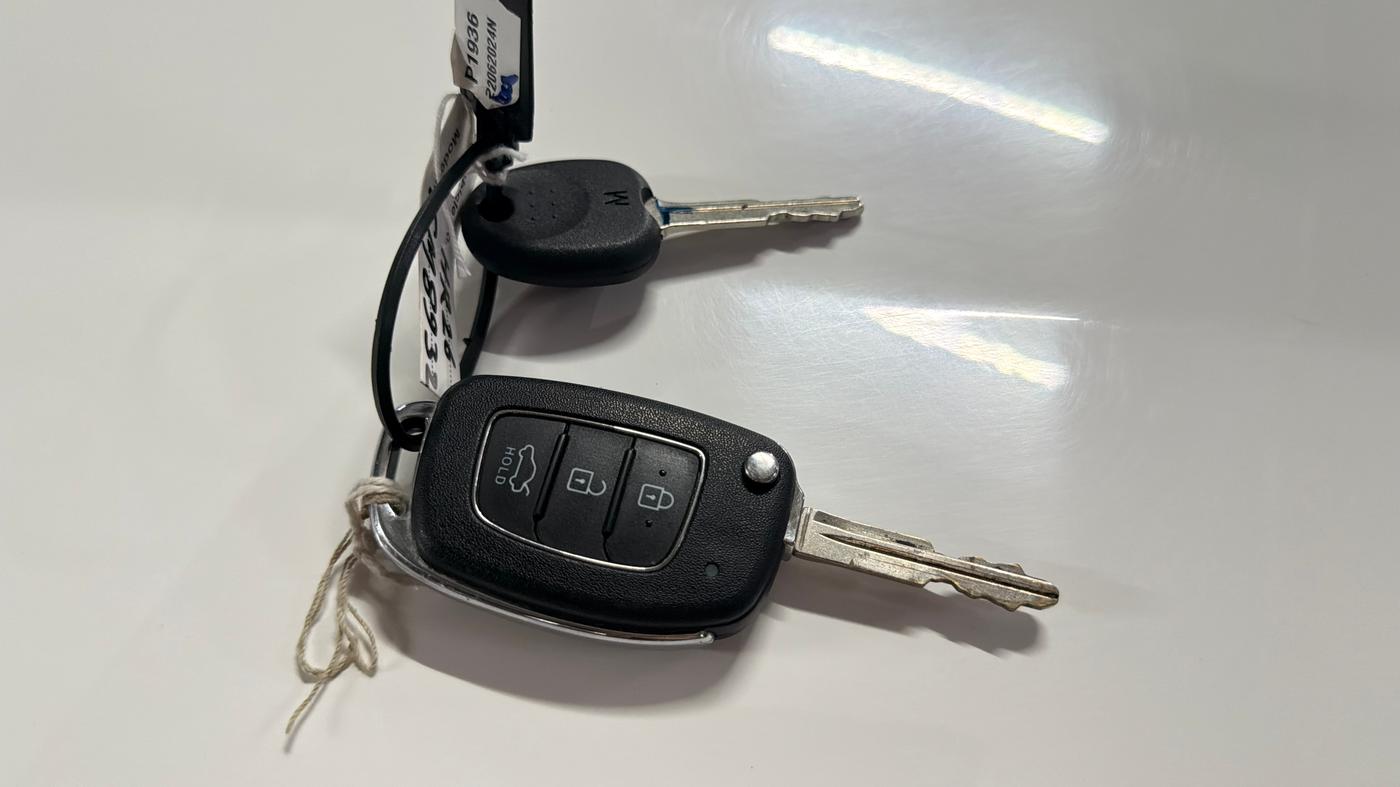 2024 Hyundai EXTER SX 1.2 AMT DUAL TONE, Petrol, Automatic, 15,553 km, Key Close Up