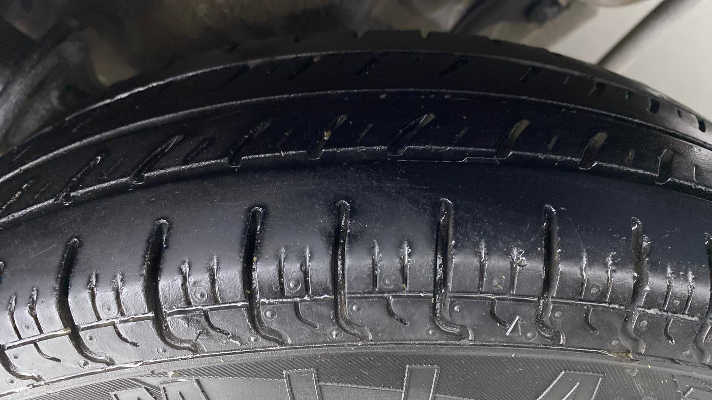 2018 Maruti Alto 800 LXI, Petrol, Manual, 59,577 km, Right Front Tyre Tread