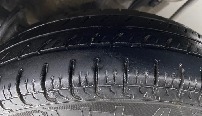 2018 Maruti Alto 800 LXI, Petrol, Manual, 59,577 km, Right Front Tyre Tread