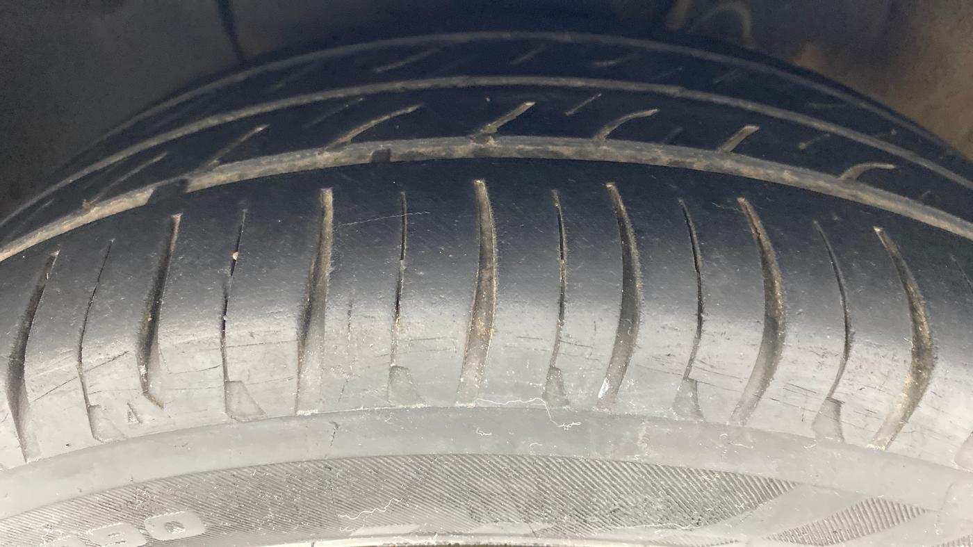 2017 Hyundai Elite i20 ASTA 1.2 (O), Petrol, Manual, 59,381 km, Left Front Tyre Tread