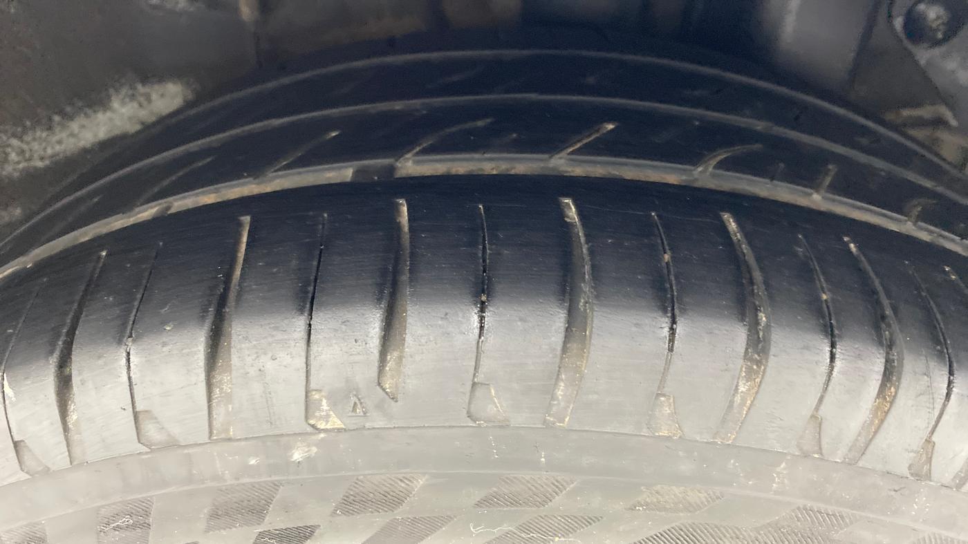 2017 Hyundai Elite i20 ASTA 1.2 (O), Petrol, Manual, 59,381 km, Left Rear Tyre Tread