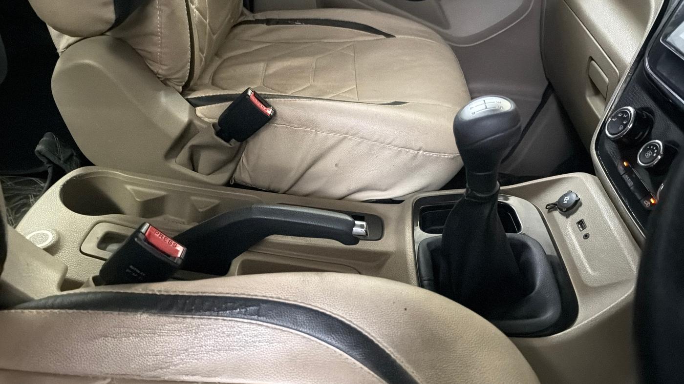 2021 Mahindra BOLERO NEO N 10, Diesel, Manual, 31,389 km, Gear Lever