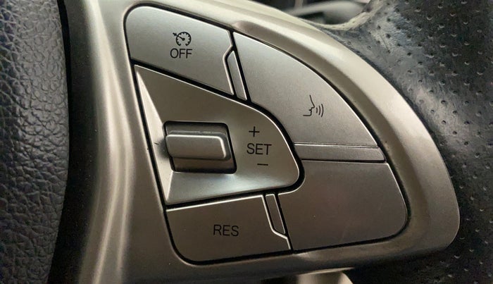 2021 Mahindra XUV300 W8 (O) 1.2 PETROL AMT, Petrol, Automatic, 41,373 km, Adaptive Cruise Control