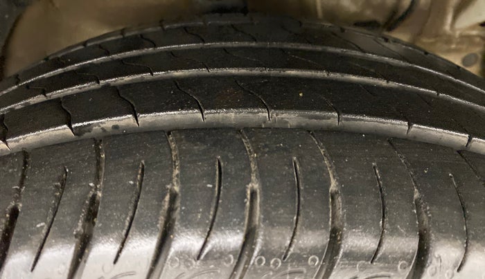 2019 Mahindra XUV300 W8 1.5 DIESEL AMT, Diesel, Automatic, 57,526 km, Right Front Tyre Tread