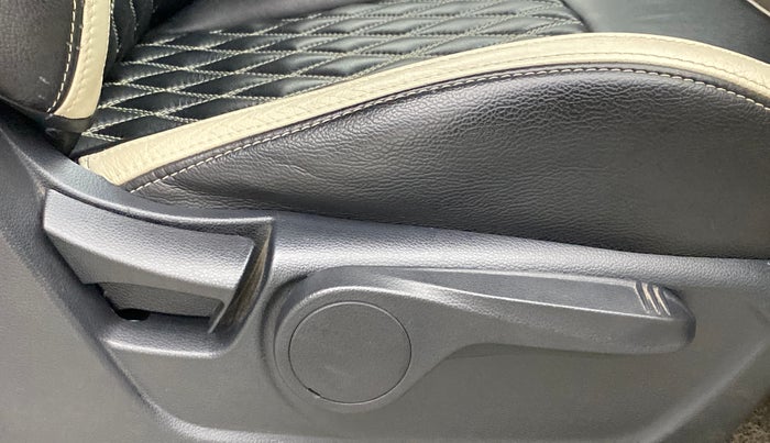 2019 Mahindra XUV300 W8 1.5 DIESEL AMT, Diesel, Automatic, 57,526 km, Driver Side Adjustment Panel