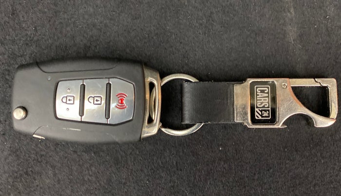 2019 Mahindra XUV300 W8 1.5 DIESEL AMT, Diesel, Automatic, 57,526 km, Key Close Up