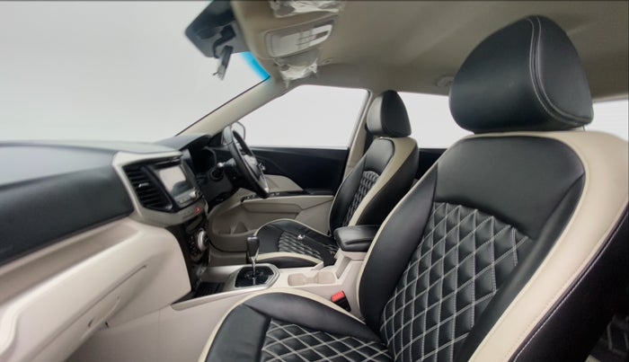 2019 Mahindra XUV300 W8 1.5 DIESEL AMT, Diesel, Automatic, 57,526 km, Right Side Front Door Cabin