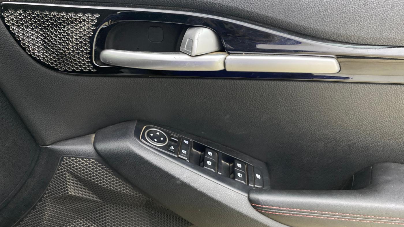 2019 KIA SELTOS GTX AT 1.4 PETROL, Petrol, Automatic, 1,05,542 km, Driver Side Door Panels Control