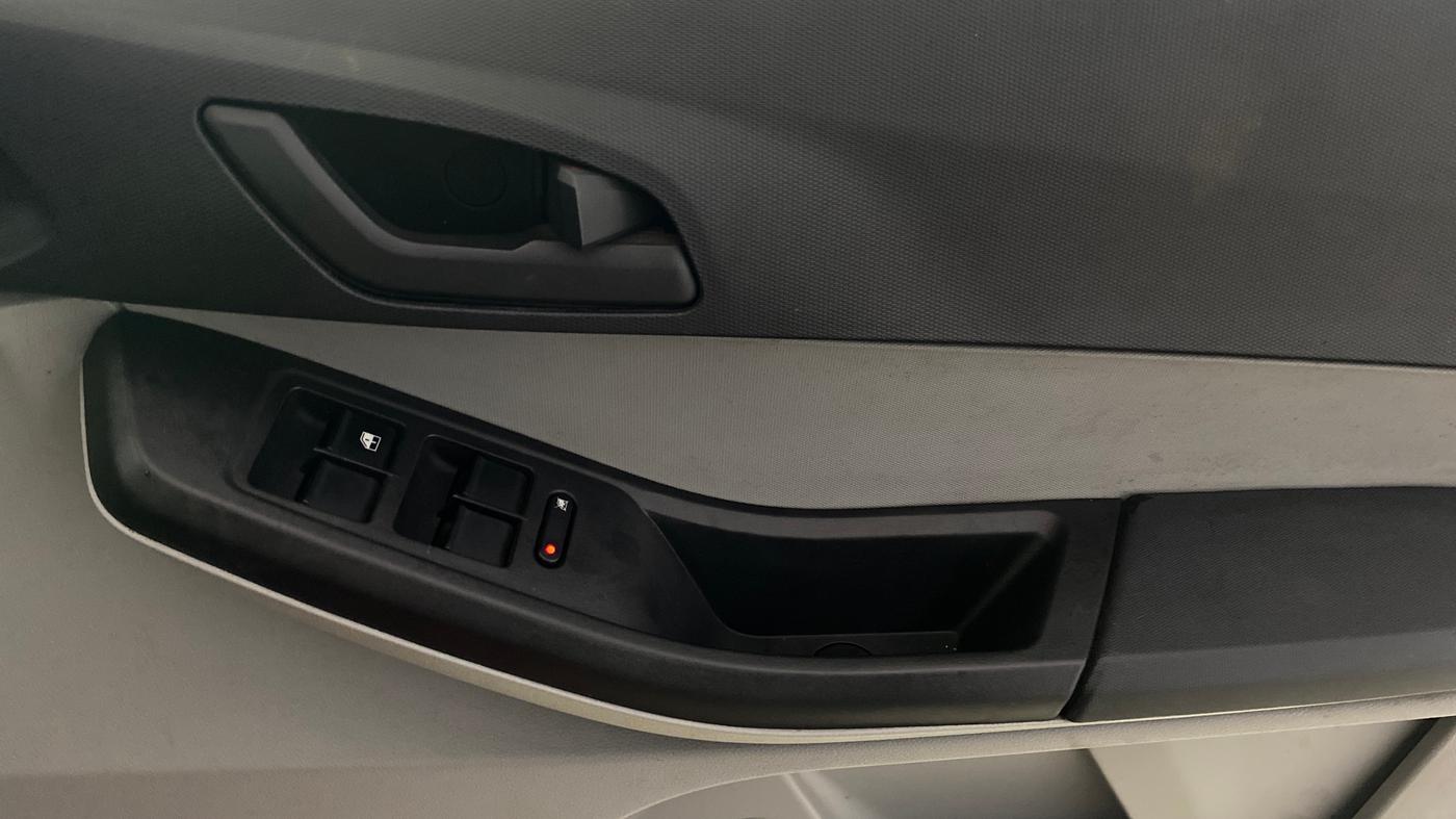 2020 Tata Tiago XT PETROL, Petrol, Manual, 34,930 km, Driver Side Door Panels Control