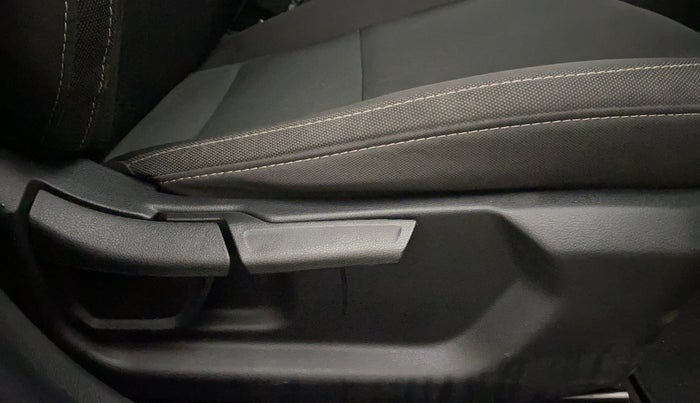 2022 Hyundai NEW I20 ASTA (O) 1.2 MT, Petrol, Manual, 17,823 km, Driver Side Adjustment Panel
