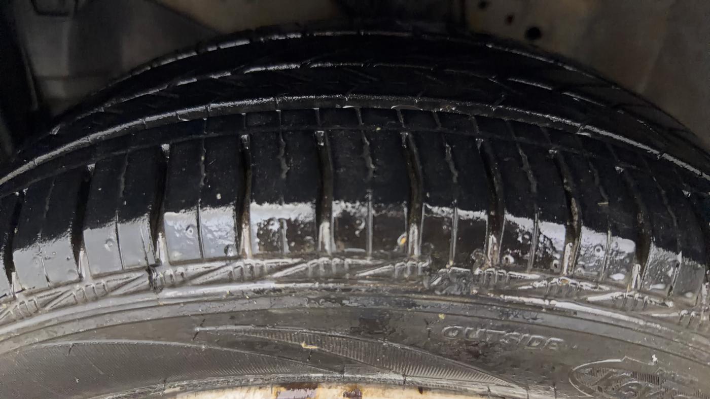 2015 Honda Amaze 1.2L I-VTEC E, Petrol, Manual, 37,831 km, Left Front Tyre Tread