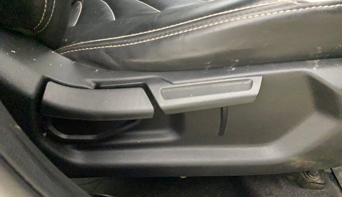 2021 Hyundai VENUE SX 1.0 TURBO IMT, Petrol, Manual, 25,829 km, Driver Side Adjustment Panel