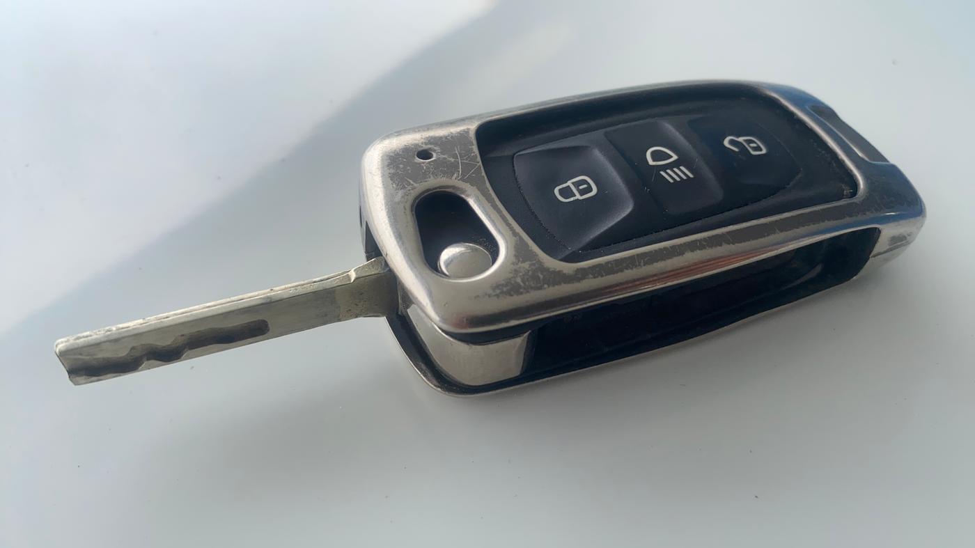 2019 Tata NEXON XM PETROL, CNG, Manual, 50,843 km, Key Close Up