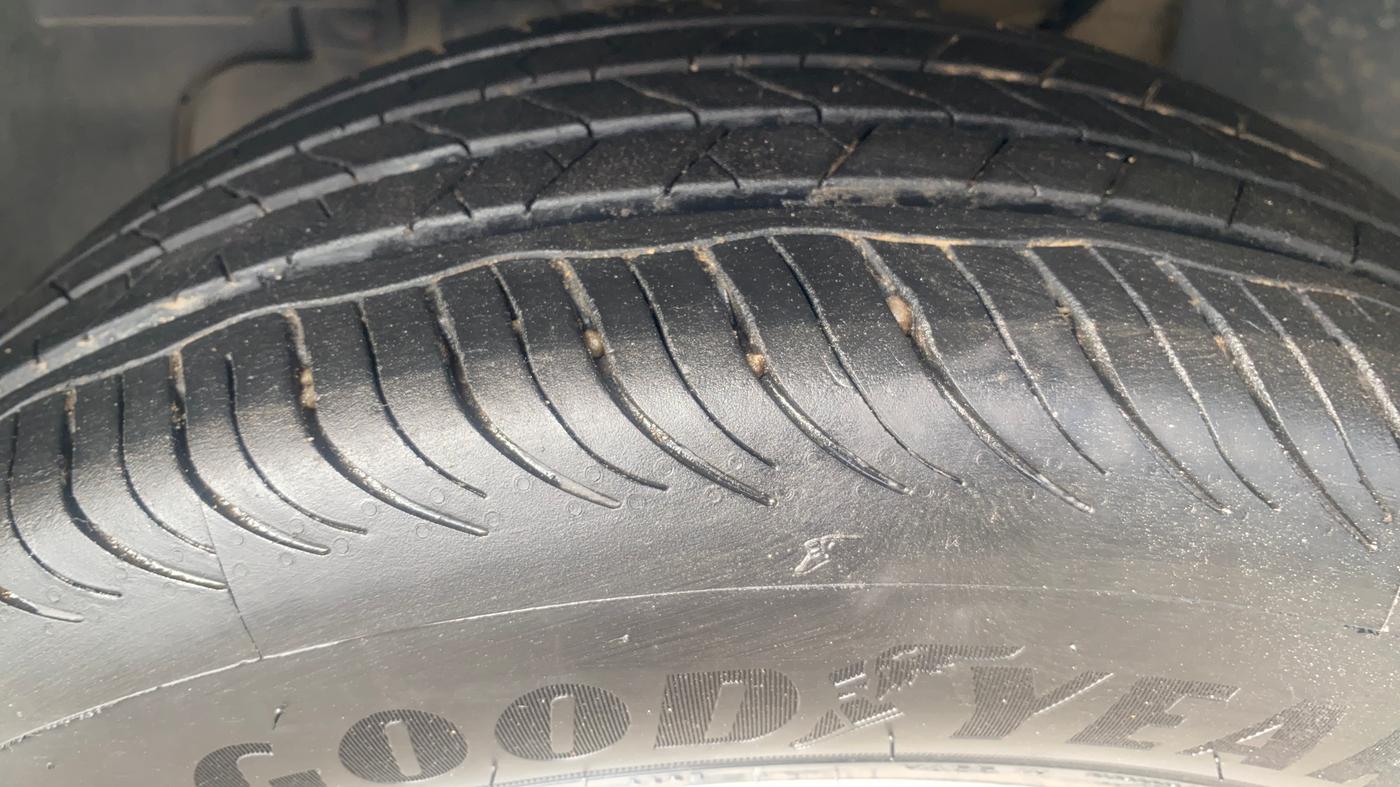 2019 Tata NEXON XM PETROL, CNG, Manual, 50,843 km, Left Front Tyre Tread