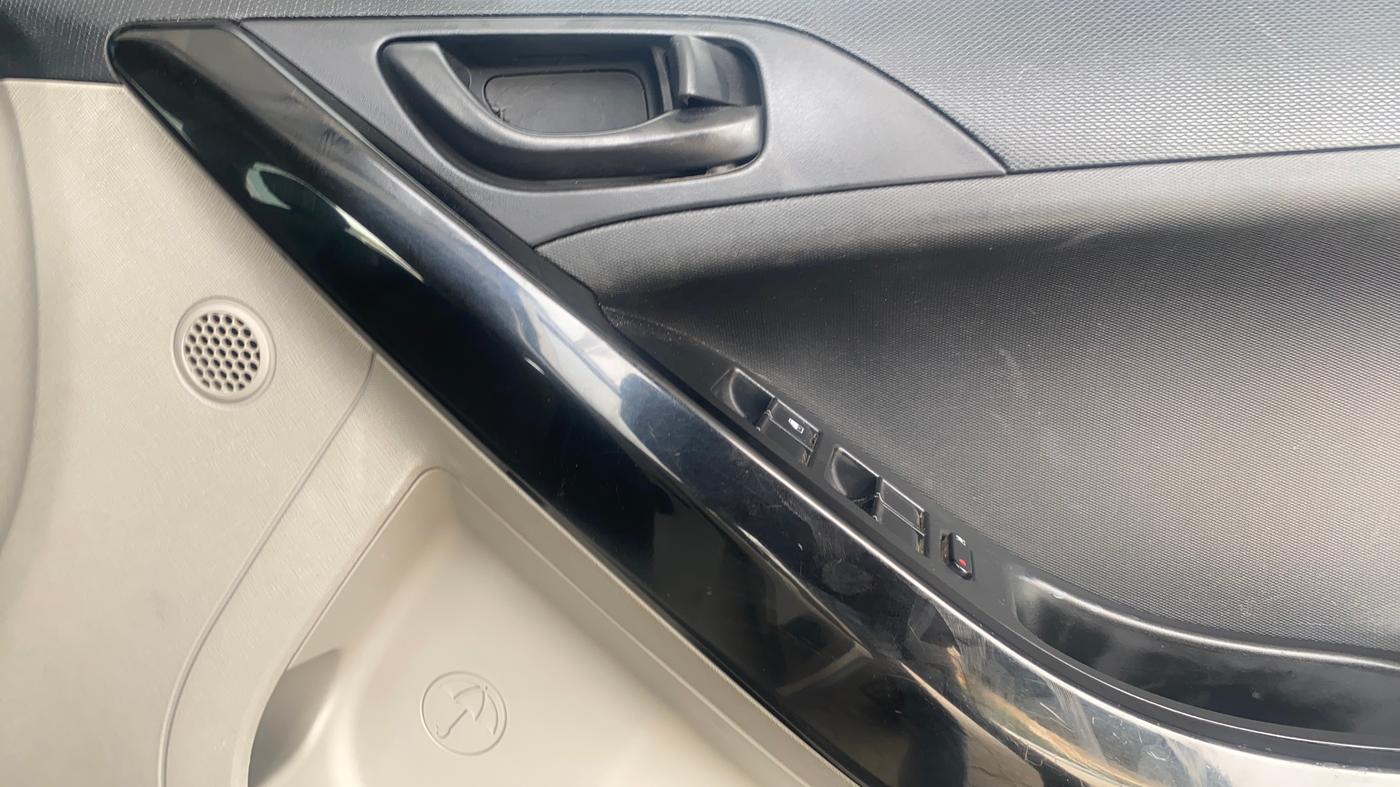 2019 Tata NEXON XM PETROL, CNG, Manual, 50,843 km, Driver Side Door Panels Control