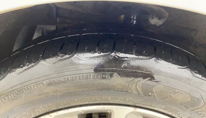2020 Maruti Ciaz ALPHA  AT 1.5 SHVS PETROL, Petrol, Automatic, 1,03,140 km, Left Front Tyre Tread
