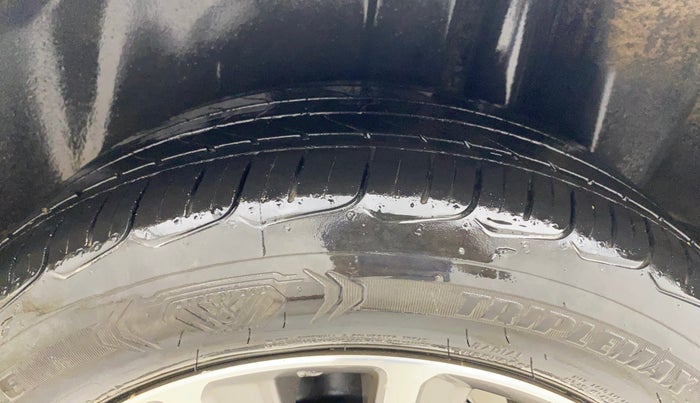 2020 Maruti Ciaz ALPHA  AT 1.5 SHVS PETROL, Petrol, Automatic, 1,03,140 km, Left Rear Tyre Tread