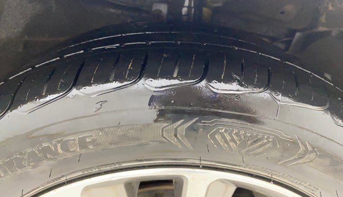 2020 Maruti Ciaz ALPHA  AT 1.5 SHVS PETROL, Petrol, Automatic, 1,03,140 km, Right Front Tyre Tread