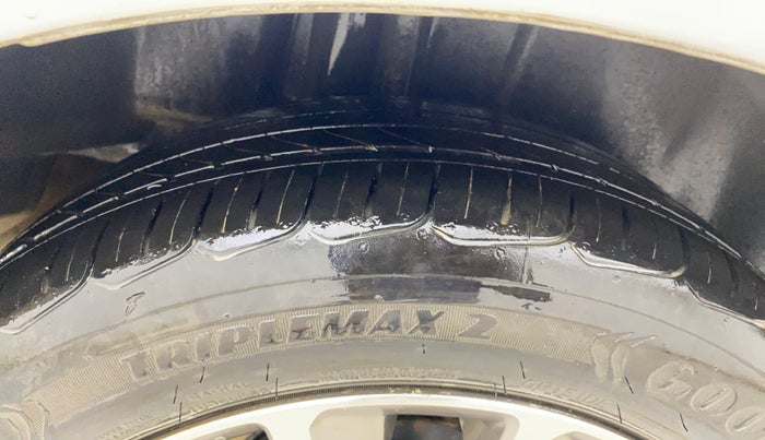 2020 Maruti Ciaz ALPHA  AT 1.5 SHVS PETROL, Petrol, Automatic, 1,03,140 km, Right Rear Tyre Tread