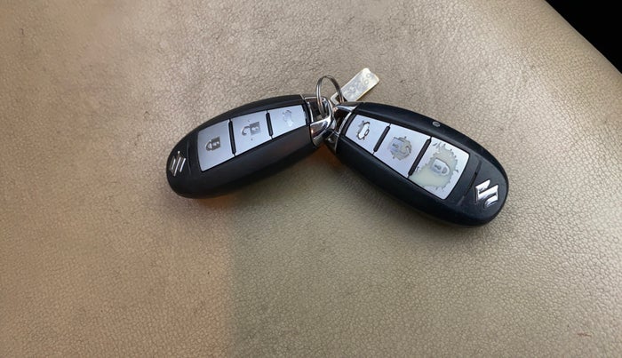 2020 Maruti Ciaz ALPHA  AT 1.5 SHVS PETROL, Petrol, Automatic, 1,03,140 km, Key Close Up