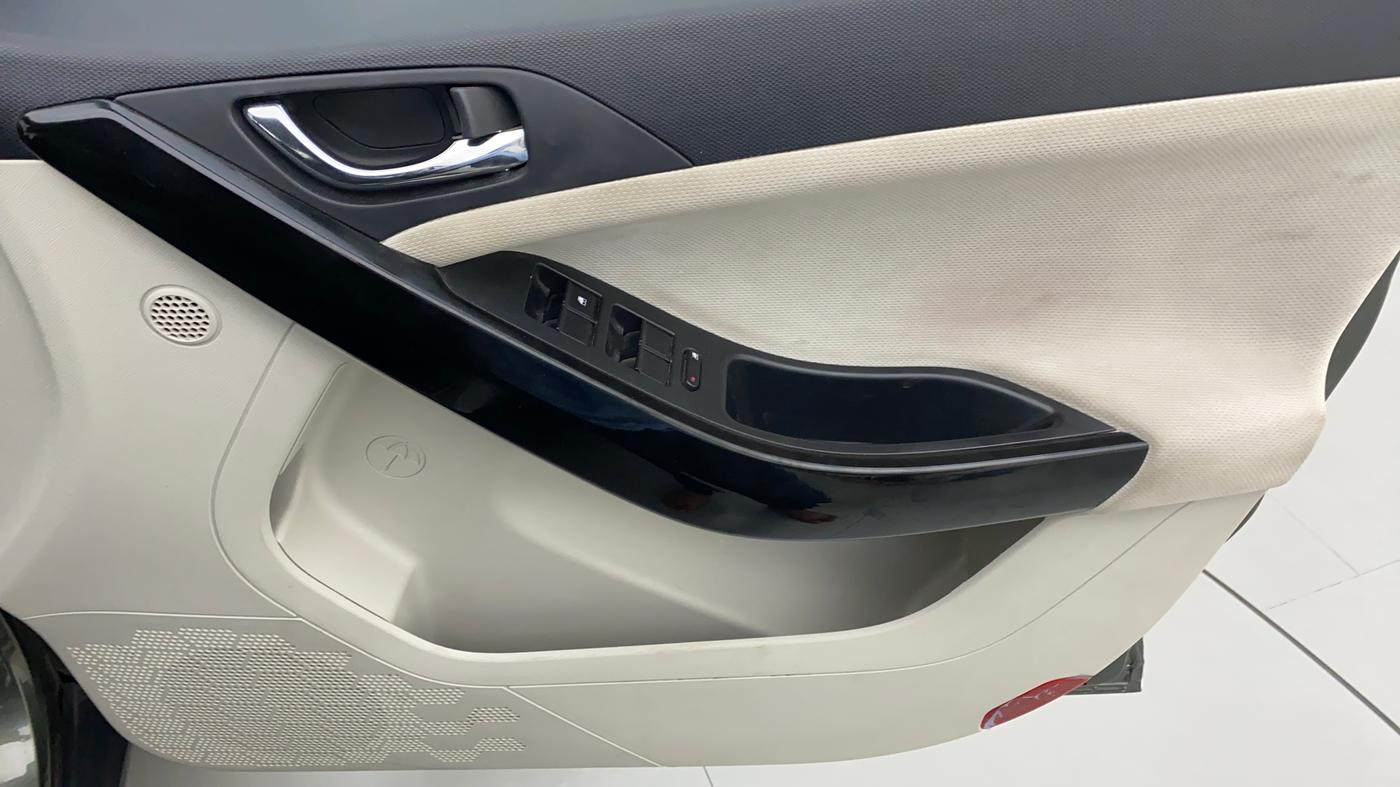 2021 Tata NEXON XZ+ 1.5, Diesel, Manual, 7,623 km, Driver Side Door Panels Control