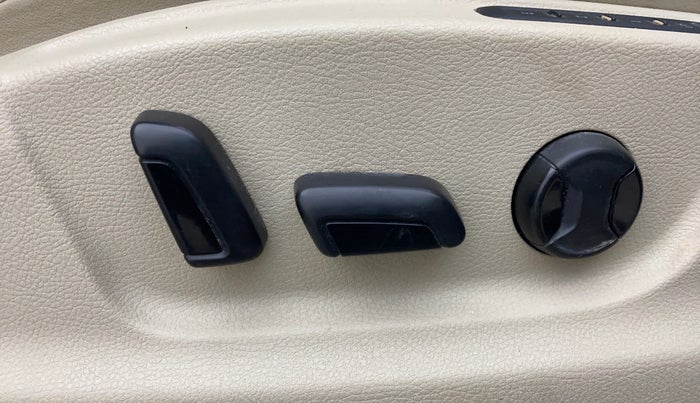 2015 Skoda Octavia ELEGANCE 1.8 TSI AT, Petrol, Automatic, 65,121 km, Driver Side Adjustment Panel