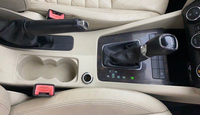 2015 Skoda Octavia ELEGANCE 1.8 TSI AT, Petrol, Automatic, 65,121 km, Gear Lever