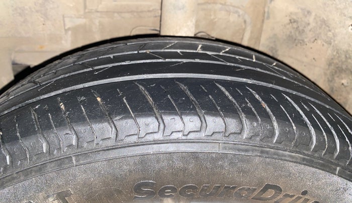 2018 Tata NEXON XM PETROL, CNG, Manual, 81,527 km, Left Front Tyre Tread