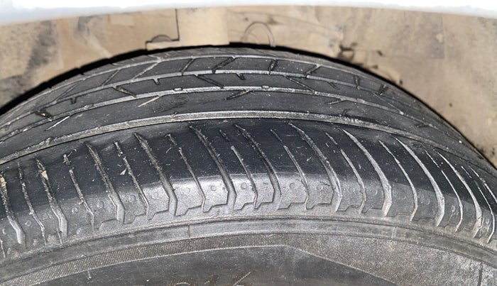 2018 Tata NEXON XM PETROL, CNG, Manual, 81,527 km, Right Front Tyre Tread